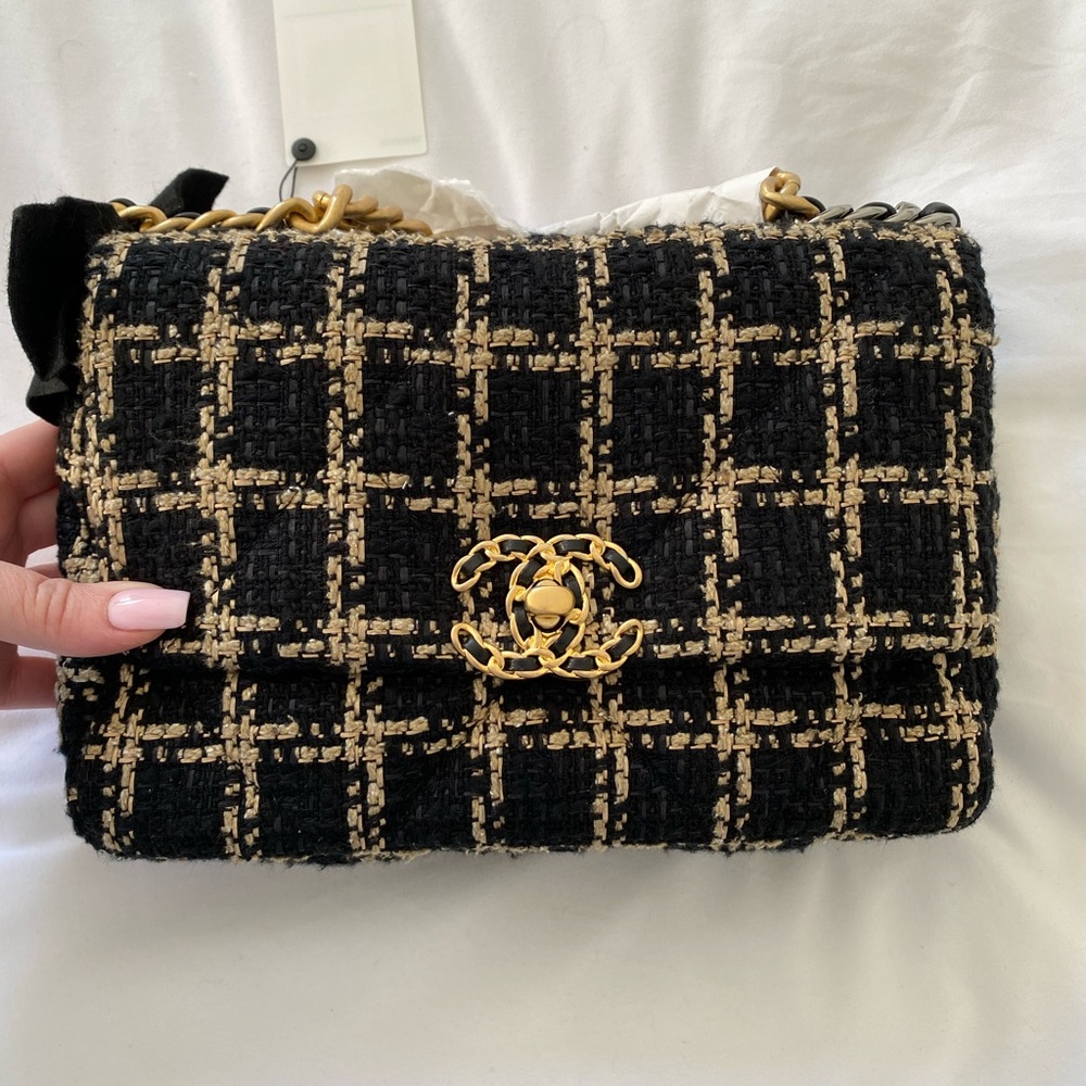 Chanel 19